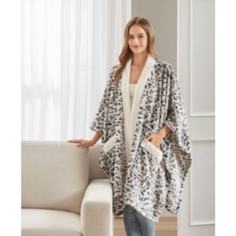 premier confort cozy plush Snow Leopard  print wrap Size‎ 50' X 70"